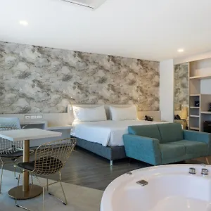 Black Tower Premium 4* Bogotá