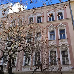 Kralovsky Vinohrad 3* Prága